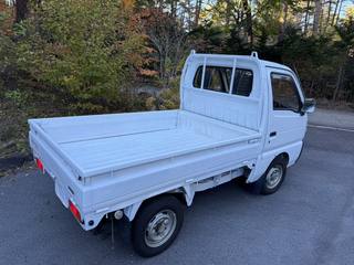 スズキ キャリイ:右後方から見た荷台